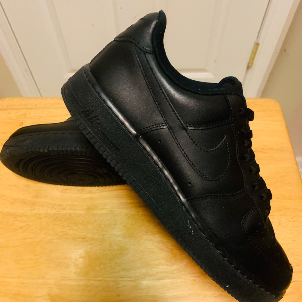 Preowned: Nike Air Force 1 Low ‘07 Sz 11.5 ( New / Immaculate Condition )